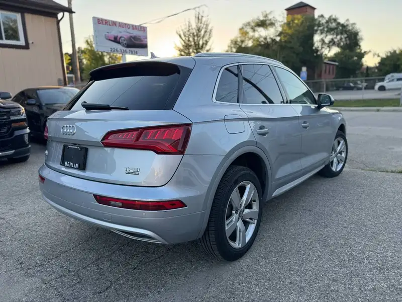 2018 Audi Q5 Technik, stříbrná, 153 194 km, dovoz Kanada — foto 5 z 12
