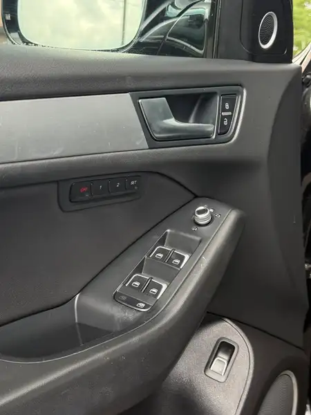 2016 Audi Q5 Technik, černá, 180 000 km, dovoz Kanada — foto 11 z 12