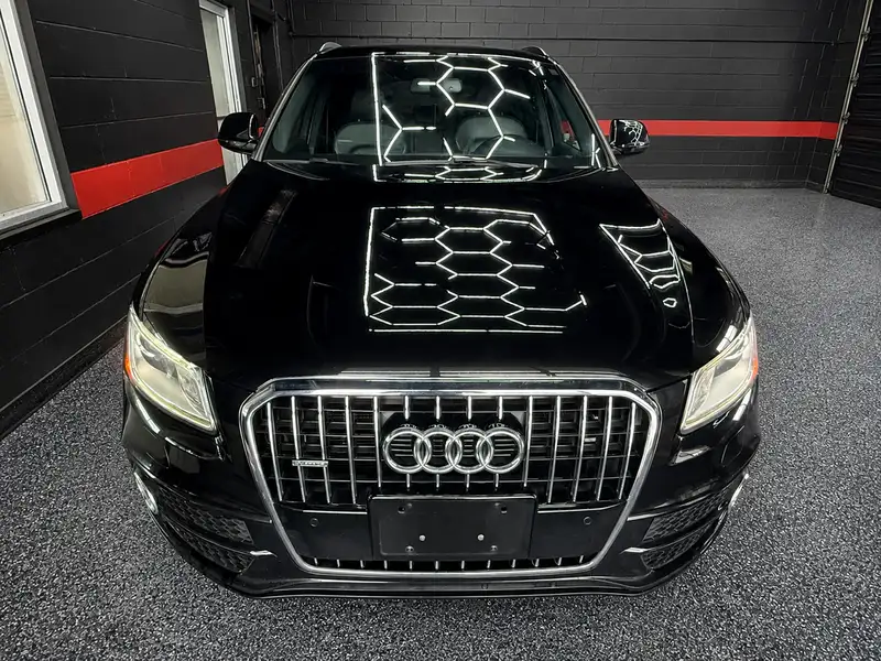 2016 Audi Q5 Technik, černá, 180 000 km, dovoz Kanada — foto 2 z 12