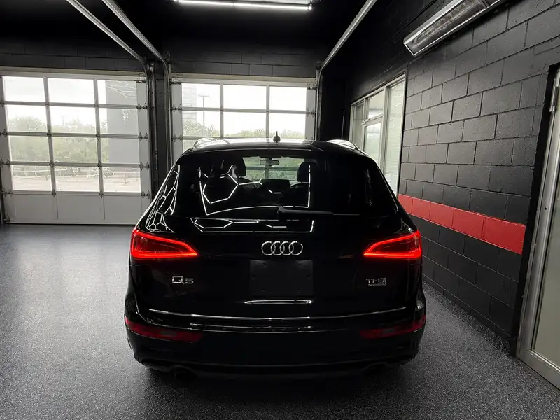 2016 Audi Q5 Technik, černá, 180 000 km, dovoz Kanada — foto 4 z 12