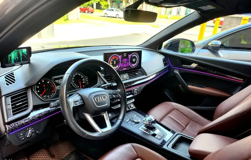2018 Audi Q5 Premium, černá, 97 000 km, dovoz Kanada — foto 7 z 10