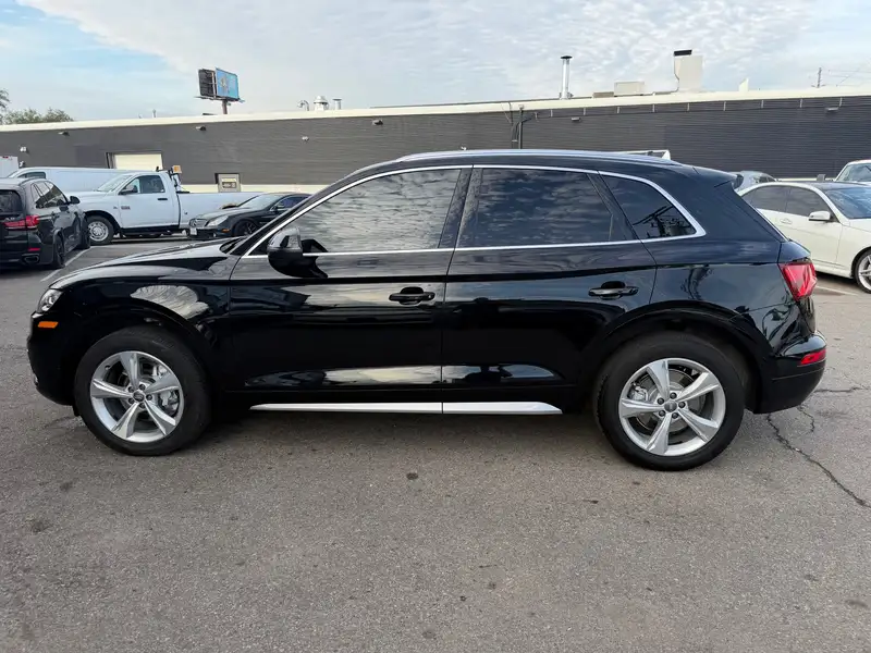 2019 Audi Q5 Progressiv, černá, 116 939 km, dovoz Kanada — foto 2 z 12