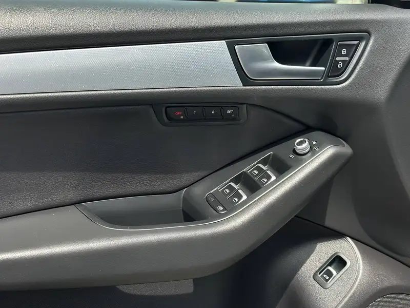 2015 Audi Q5 Progressiv, stříbrná, 141 000 km, dovoz Kanada — foto 11 z 12
