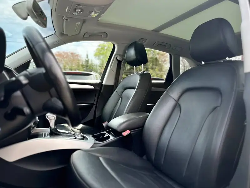 2015 Audi Q5 Progressiv, stříbrná, 141 000 km, dovoz Kanada — foto 12 z 12
