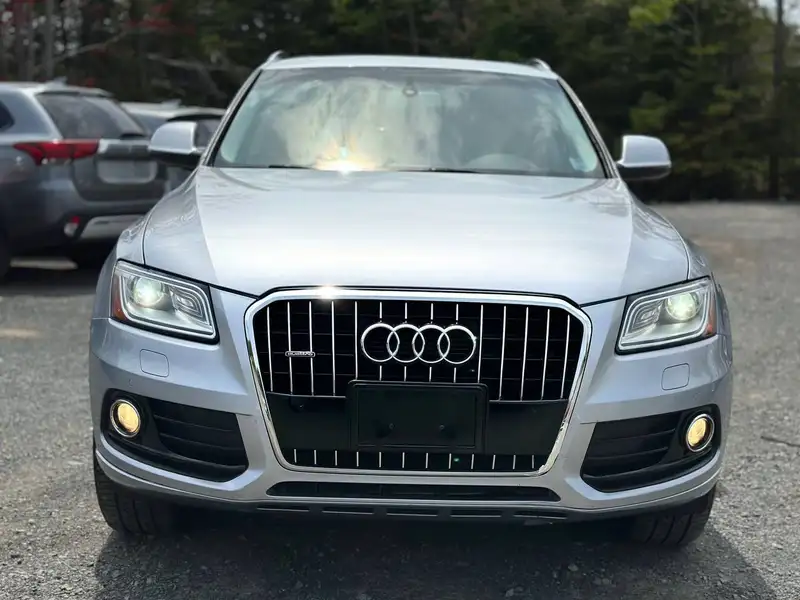 2015 Audi Q5 Progressiv, stříbrná, 141 000 km, dovoz Kanada — foto 2 z 12