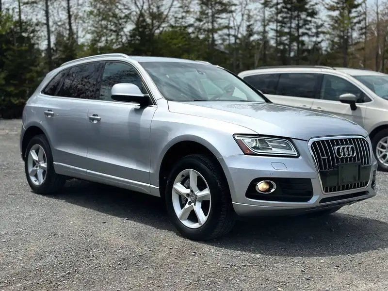 2015 Audi Q5 Progressiv, stříbrná, 141 000 km, dovoz Kanada — foto 3 z 12