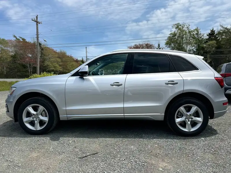 2015 Audi Q5 Progressiv, stříbrná, 141 000 km, dovoz Kanada — foto 4 z 12