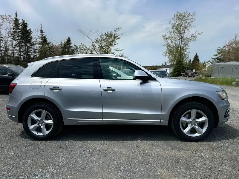 2015 Audi Q5 Progressiv, stříbrná, 141 000 km, dovoz Kanada — foto 5 z 12