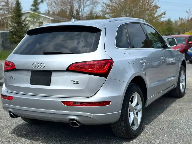 2015 Audi Q5 Progressiv, stříbrná, 141 000 km, dovoz Kanada — foto 6 z 12