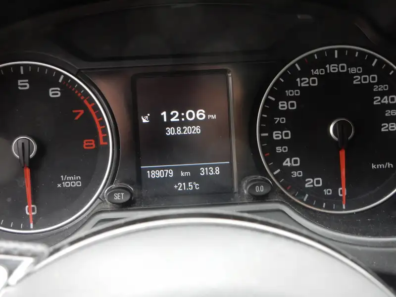 2014 Audi Q5 Technik, černá, 189 100 km, dovoz Kanada — foto 7 z 12