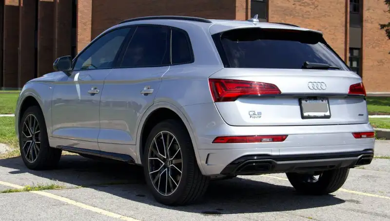 2023 Audi Q5 Progressiv, stříbrná, 57 096 km, dovoz Kanada — foto 3 z 10