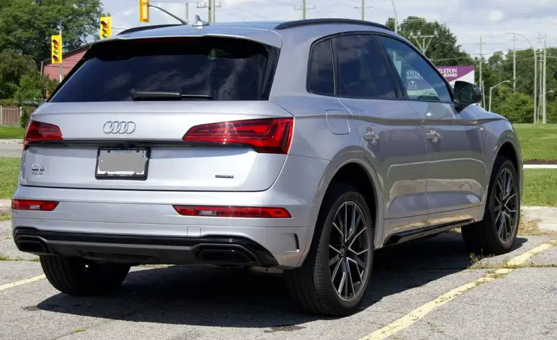 2023 Audi Q5 Progressiv, stříbrná, 57 096 km, dovoz Kanada — foto 5 z 10