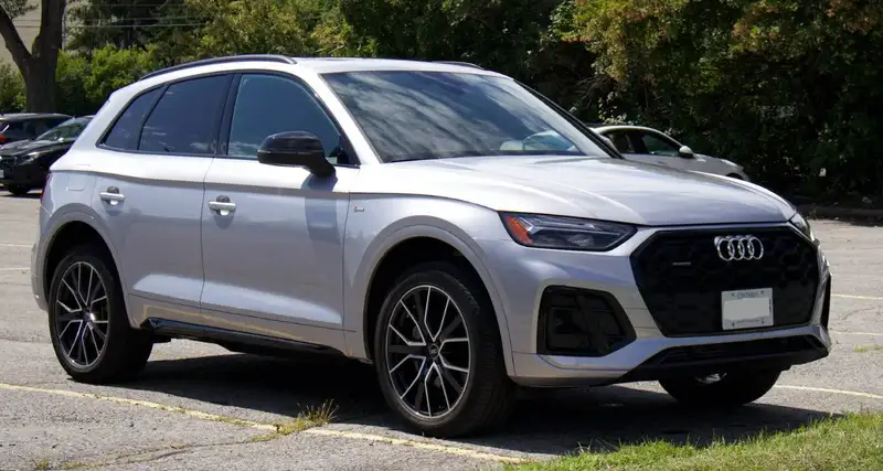 2023 Audi Q5 Progressiv, stříbrná, 57 096 km, dovoz Kanada — foto 6 z 10