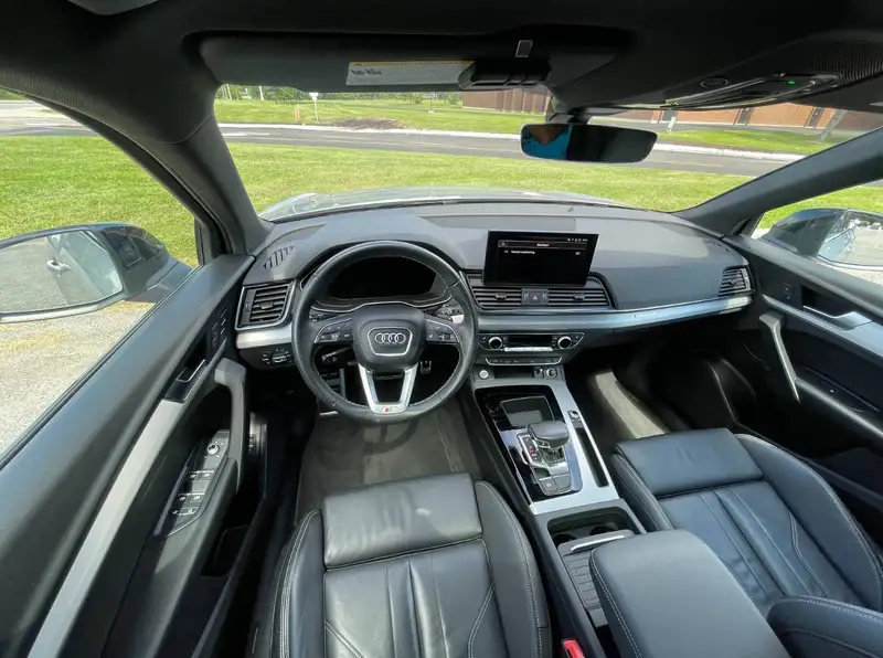 2023 Audi Q5 Progressiv, stříbrná, 57 096 km, dovoz Kanada — foto 8 z 10