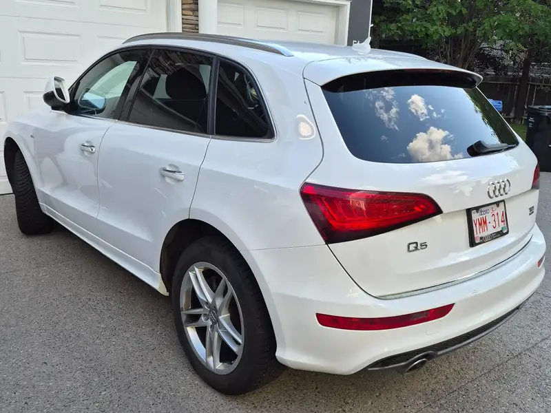 2015 Audi Q5 Technik, bílá, 150 500 km, dovoz Kanada — foto 2 z 12