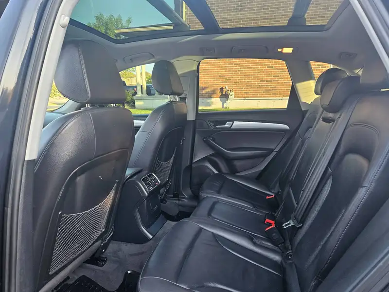 2017 Audi Q5 Progressiv, modrá, 195 000 km, dovoz Kanada — foto 9 z 10