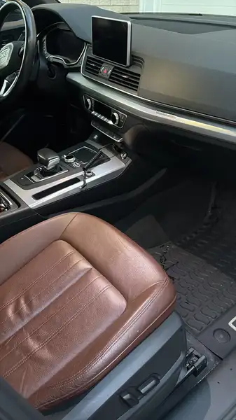 2019 Audi Q5 Progressiv, černá, 88 000 km, dovoz Kanada — foto 5 z 10
