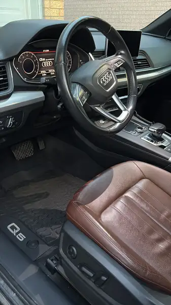 2019 Audi Q5 Progressiv, černá, 88 000 km, dovoz Kanada — foto 7 z 10