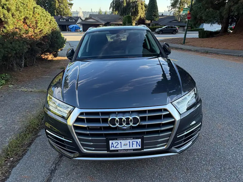 2019 Audi Q5 Progressiv, šedá, 24 000 km, dovoz Kanada — foto 2 z 3
