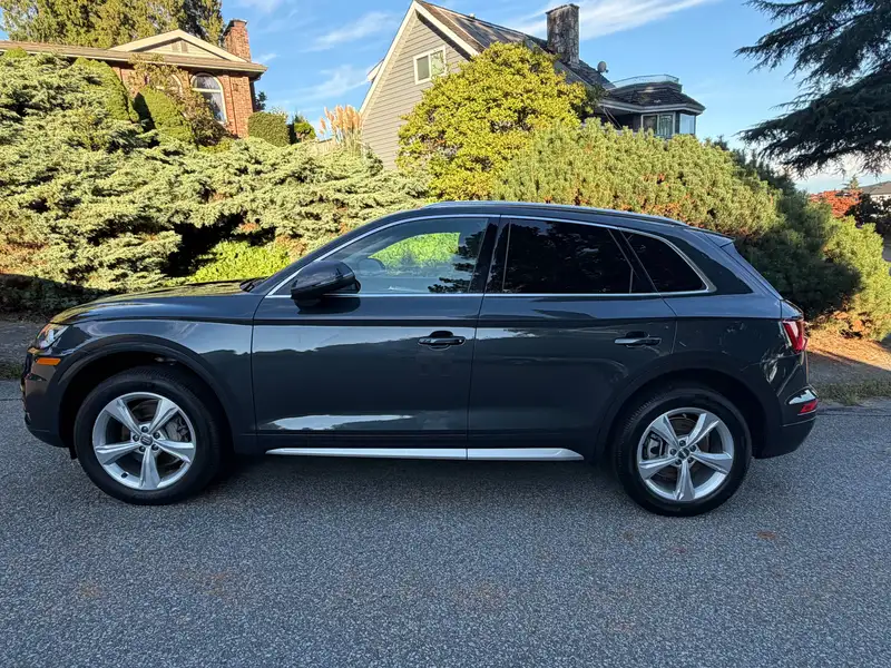 2019 Audi Q5 Progressiv, šedá, 24 000 km, dovoz Kanada — foto 3 z 3