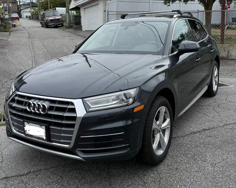 2019 Audi Q5 Progressiv, šedá, 67 180 km, dovoz Kanada — foto 4 z 12