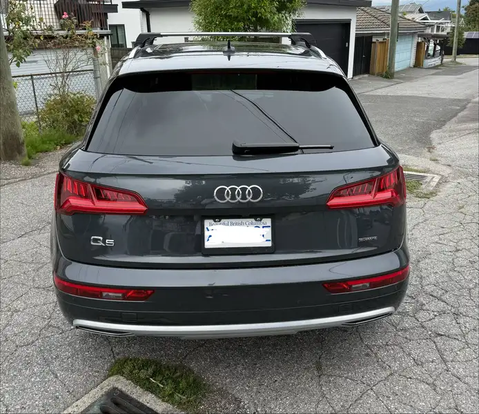 2019 Audi Q5 Progressiv, šedá, 67 180 km, dovoz Kanada — foto 9 z 12