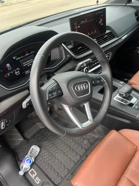 2022 Audi Q5 Progressiv, 25 400 km, dovoz Kanada — foto 9 z 10