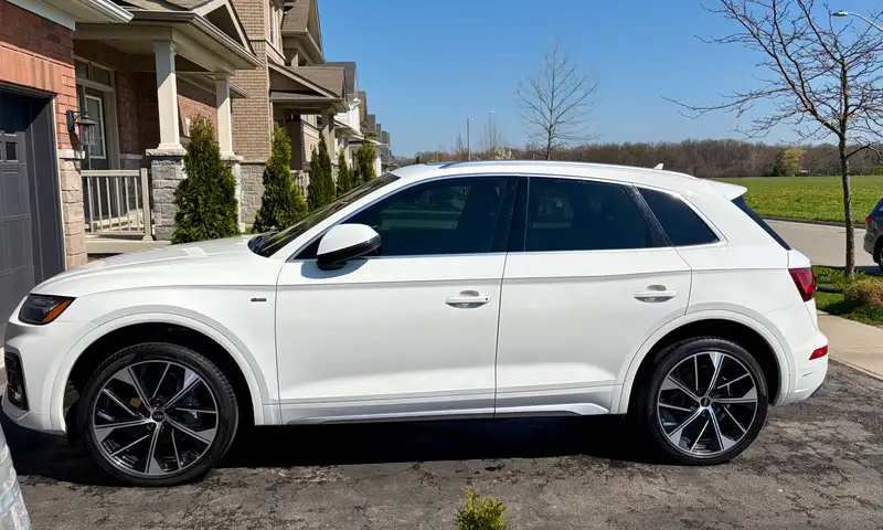 2022 Audi Q5 Progressiv, bílá, 76 000 km, dovoz Kanada — foto 3 z 9