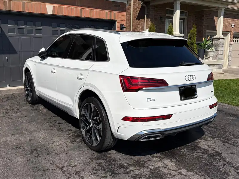 2022 Audi Q5 Progressiv, bílá, 76 000 km, dovoz Kanada — foto 4 z 9