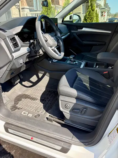 2022 Audi Q5 Progressiv, bílá, 76 000 km, dovoz Kanada — foto 5 z 9