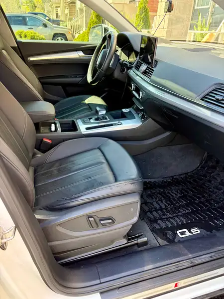 2022 Audi Q5 Progressiv, bílá, 76 000 km, dovoz Kanada — foto 7 z 9