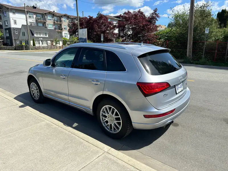 2015 Audi Q5 Progressiv, stříbrná, 154 000 km, dovoz Kanada — foto 1 z 8 2015 Audi Q5 Progressiv, stříbrná, 154 000 km, dovoz Kanada — foto 1 z 8
