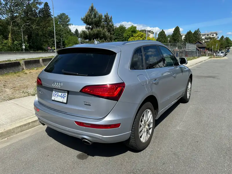 2015 Audi Q5 Progressiv, stříbrná, 154 000 km, dovoz Kanada — foto 2 z 8