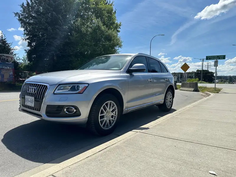 2015 Audi Q5 Progressiv, stříbrná, 154 000 km, dovoz Kanada — foto 3 z 8