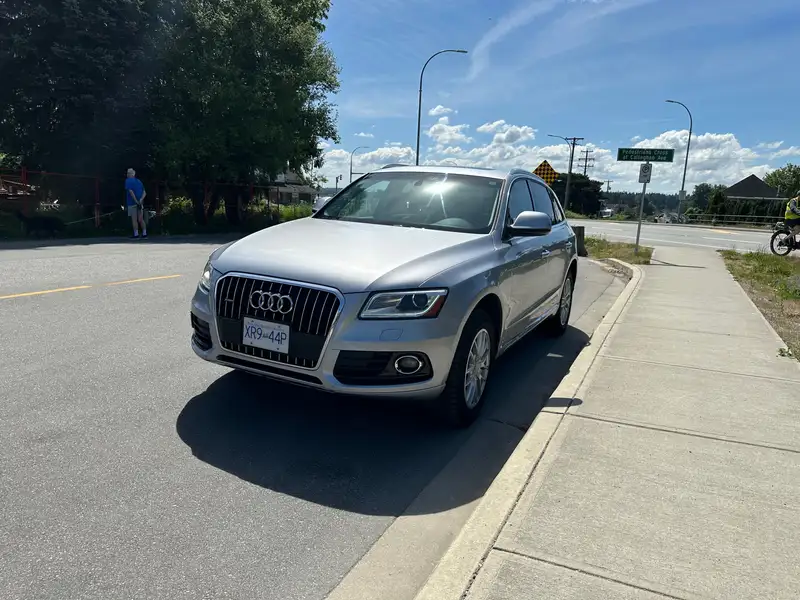 2015 Audi Q5 Progressiv, stříbrná, 154 000 km, dovoz Kanada — foto 4 z 8