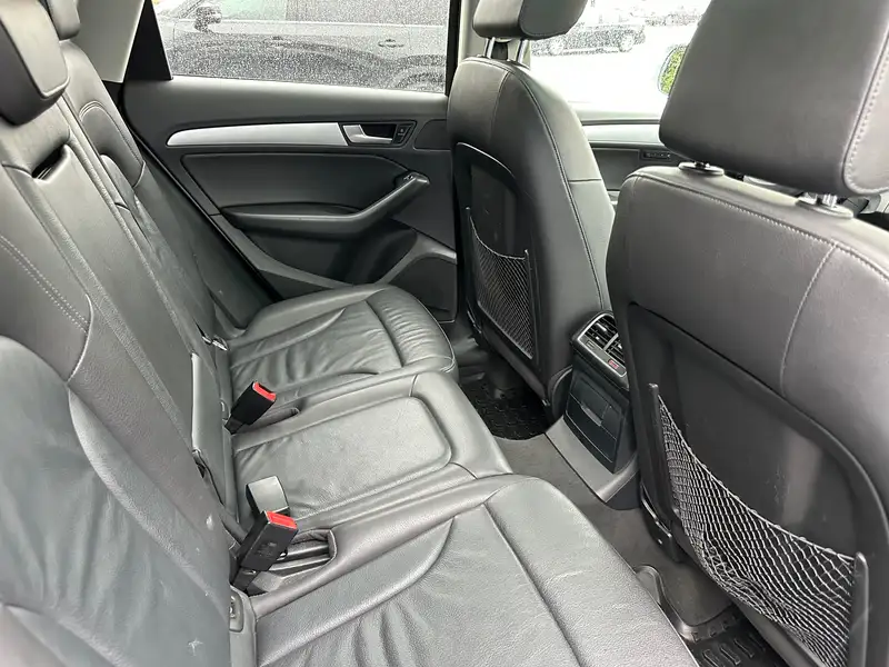 2015 Audi Q5 Progressiv, stříbrná, 154 000 km, dovoz Kanada — foto 8 z 8