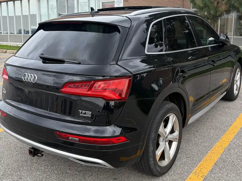 2018 Audi Q5 Progressiv, černá, 155 000 km, dovoz Kanada — foto 1 z 8 2018 Audi Q5 Progressiv, černá, 155 000 km, dovoz Kanada — foto 1 z 8