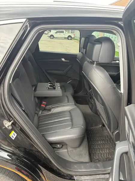2018 Audi Q5 Progressiv, černá, 155 000 km, dovoz Kanada — foto 4 z 8
