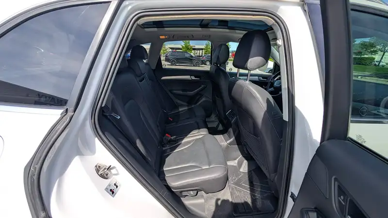 2014 Audi Q5 Progressiv, bílá, 203 000 km, dovoz Kanada — foto 12 z 12