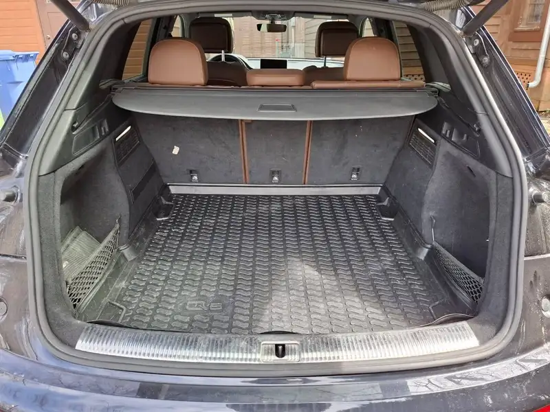 2019 Audi Q5 Progressiv, černá, 169 000 km, dovoz Kanada — foto 4 z 9