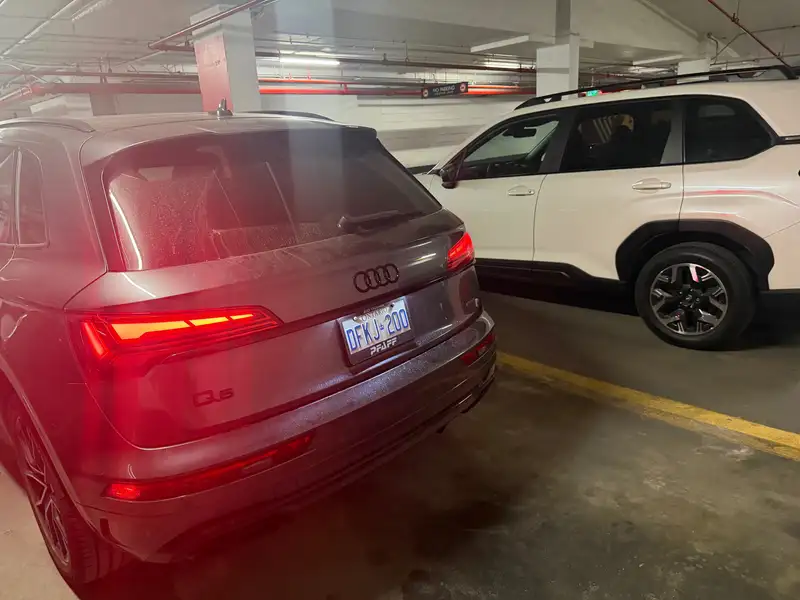 2021 Audi Q5 Progressiv, šedá, 72 300 km, dovoz Kanada — foto 2 z 4