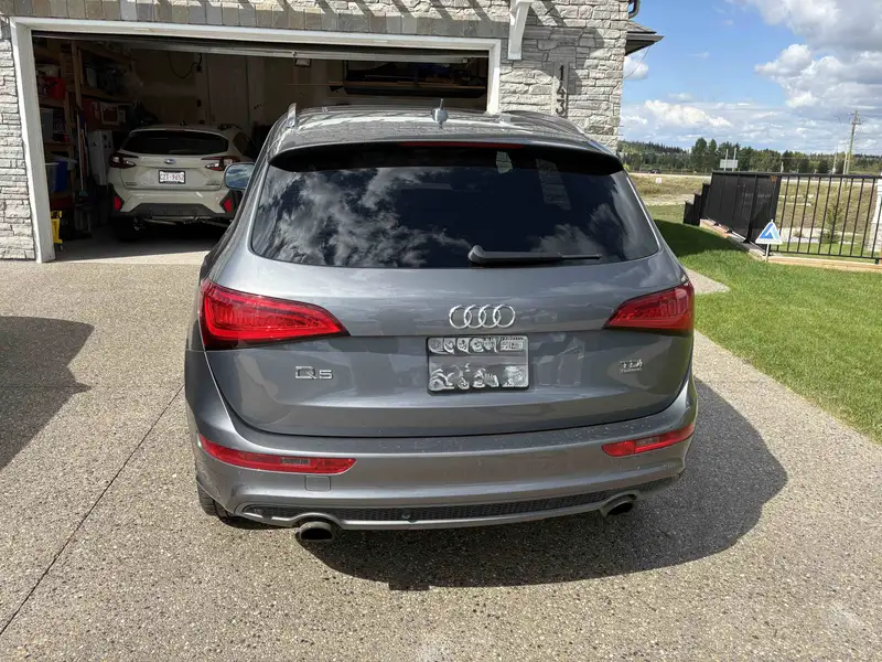 2014 Audi Q5 Technik, stříbrná, 220 000 km, dovoz Kanada — foto 2 z 7