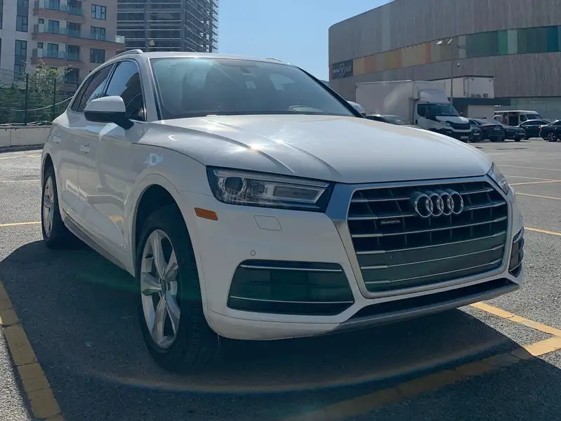 2018 Audi Q5 Progressiv, bílá, 127 200 km, dovoz Kanada — foto 2 z 9