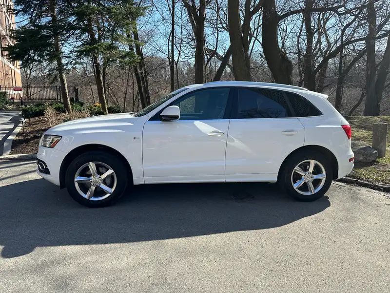 2015 Audi Q5 Technik, bílá, 217 000 km, dovoz Kanada — foto 9 z 12