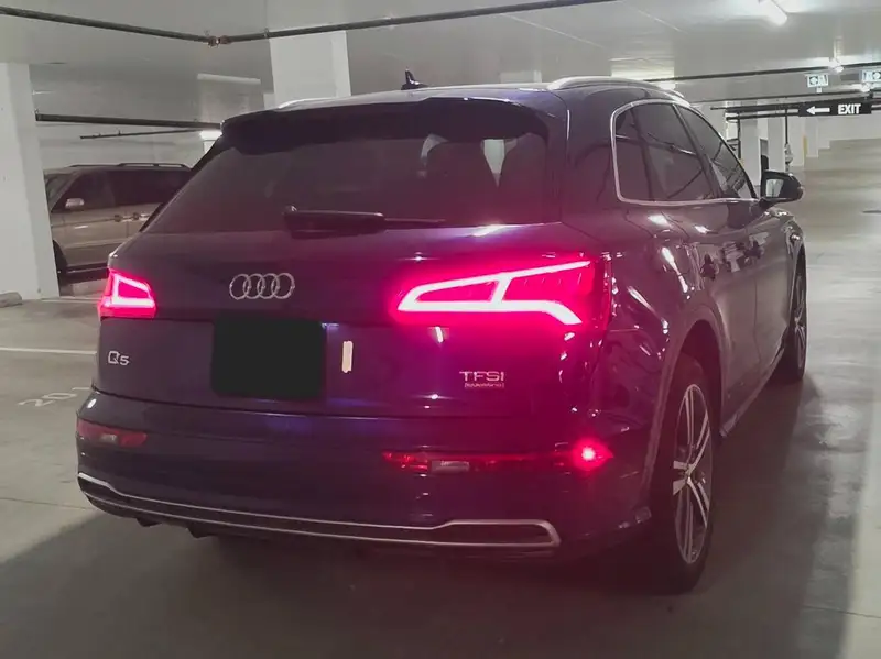 2018 Audi Q5 Progressiv, modrá, 120 000 km, dovoz Kanada — foto 4 z 7