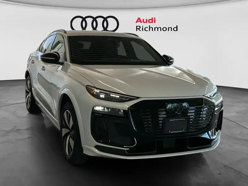 2027 Audi Q6 e-tron Progressiv, bílá, 90 km, dovoz Kanada — foto 3 z 12
