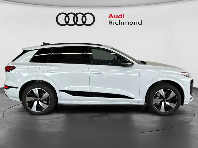 2027 Audi Q6 e-tron Progressiv, bílá, 90 km, dovoz Kanada — foto 4 z 12
