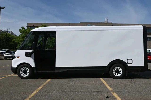 2023 eAWD 600, 30 763 km, dovoz Kanada — foto 2 z 5
