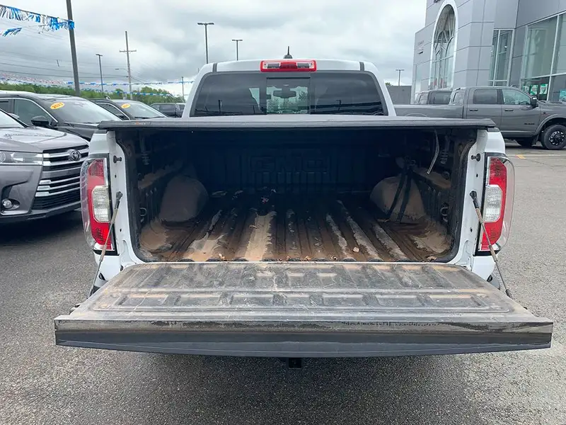 2022 GMC Canyon, bílá, 35 200 km, dovoz Kanada — foto 7 z 12