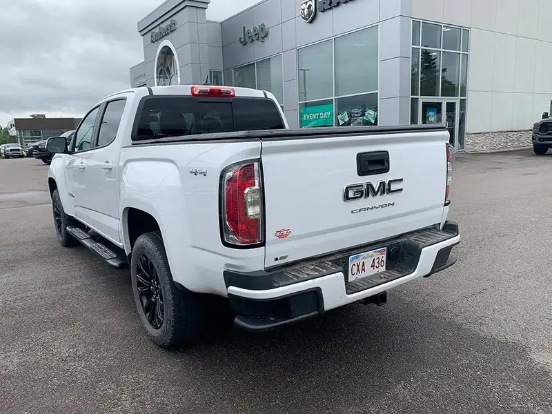 2022 GMC Canyon, bílá, 35 200 km, dovoz Kanada — foto 8 z 12